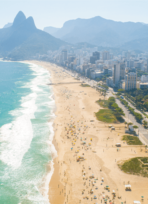 estudia-en-brasil-min panoramica-de-playa-de-brasil
