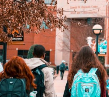 estudiantes-listos-para-entrar-a-estudiar